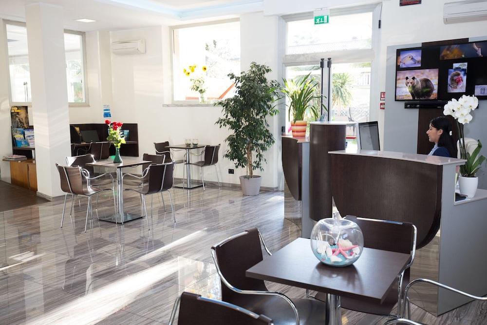 Hotel Roma Marina di Massa Eksteriør billede