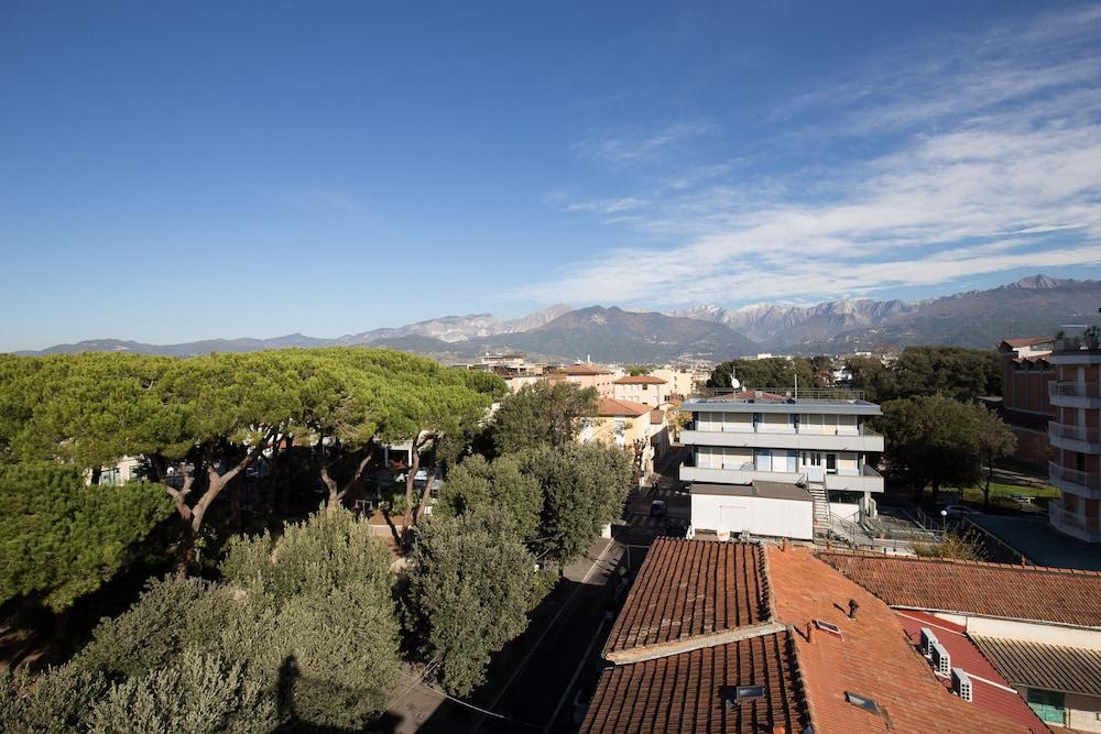 Hotel Roma Marina di Massa Eksteriør billede
