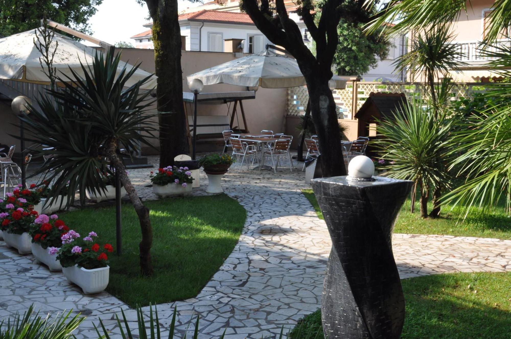 Hotel Roma Marina di Massa Eksteriør billede